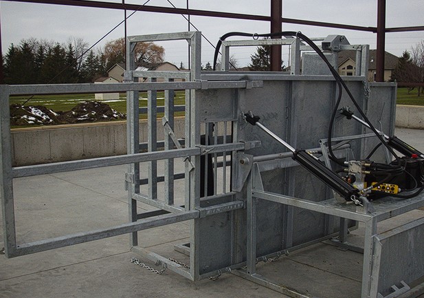 Berkelman's Welding: Hoof Trimming Chute Layover